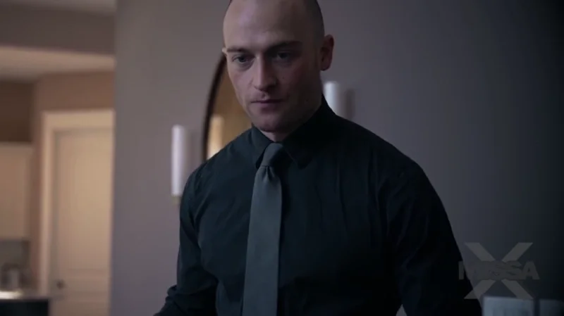 Кристен Скотт изменяет с татуированным