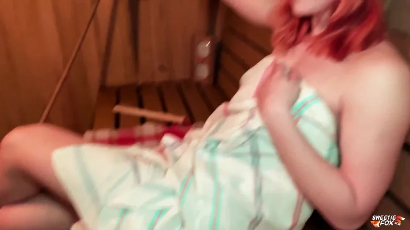 Рыжая Sweetie Fox в парилке