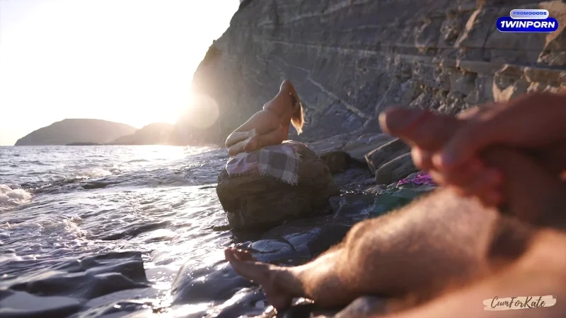 Кейт отсосала на пляже