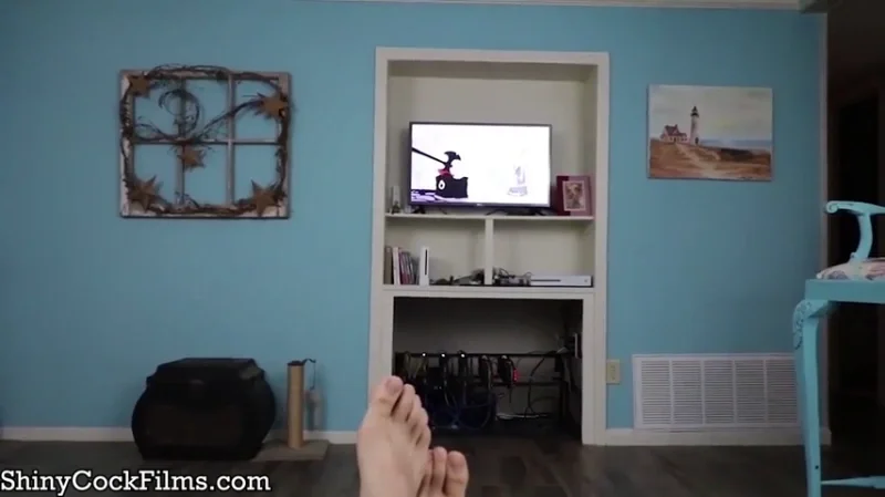 Мачеха дрочит пасынку и трахается