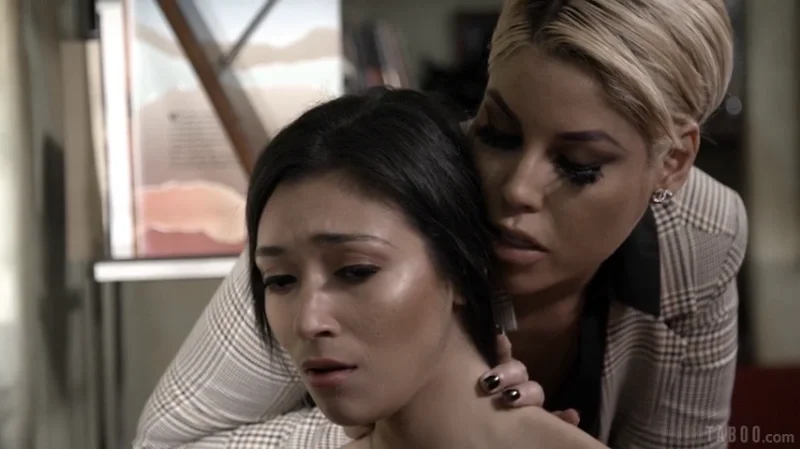 Мать и дочь с отчимом