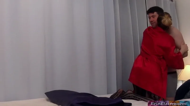 Мама учит сына ебле на своей мокрой щели