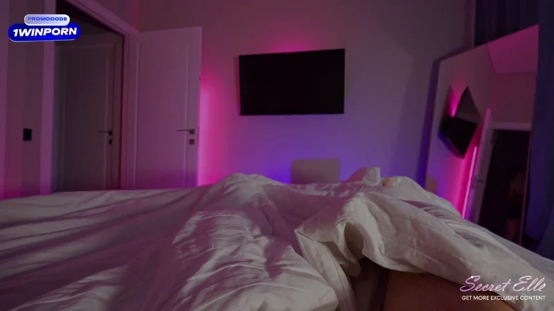 Secret Elle трахает пасынка