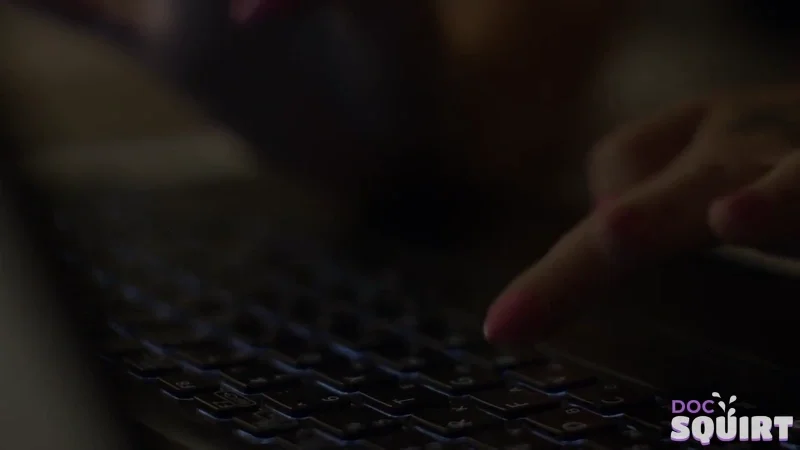 Красотки брызгают от пальцев и глотают сперму