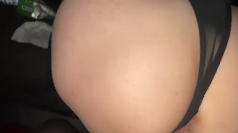 Сводный брат и сестра в машине