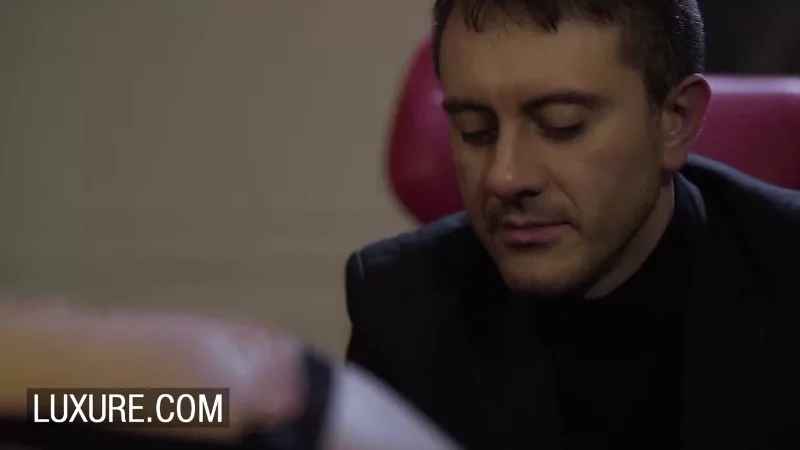 Развратный француз растянул анус блондинке