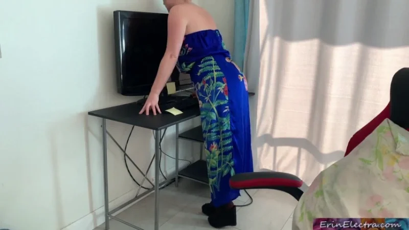 Мачеха в чулках получает член от пасынка