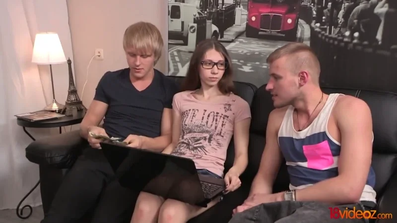 Красивая телка отдалась за деньги другу жениха