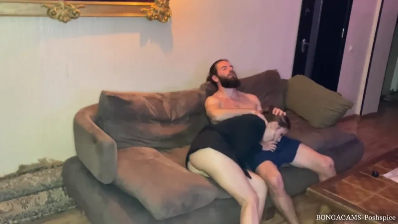 Муж жестко наказал жену за поздний приход