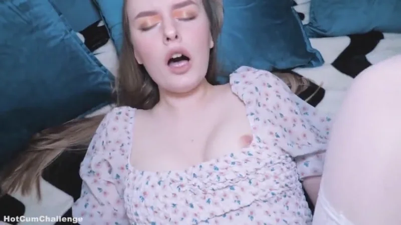 Отчим ебет падчерицу