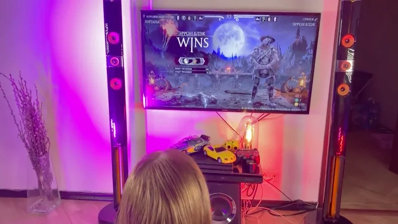 Mia Bandini трахается во время игры