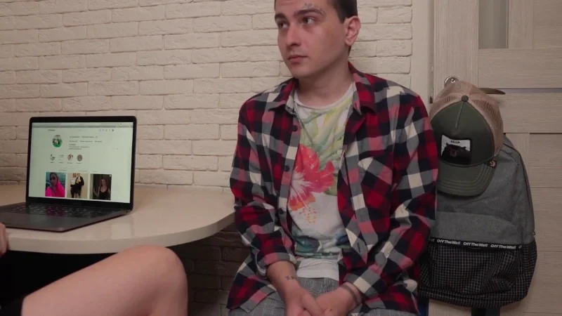 BelleNiko соблазняет студента