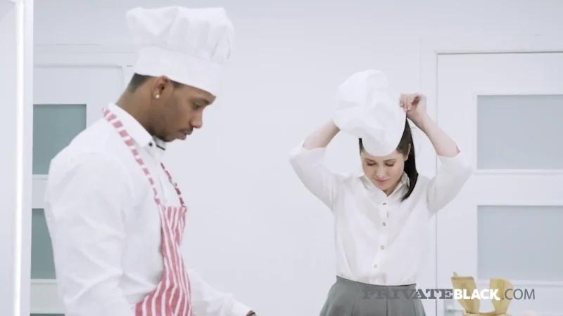 Кесси Фаер трахнула шефа на кухне