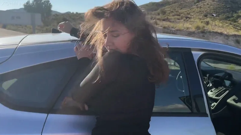 Секс на капоте