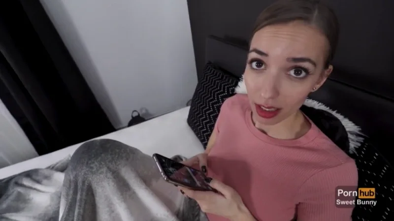 Худая милашка сосет член сводного брата