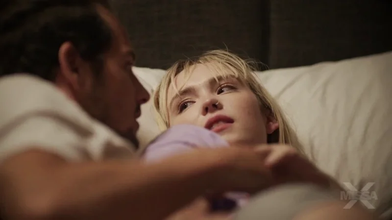 Сводная сестра Lilly Bell получила куни и жесткий секс от брата