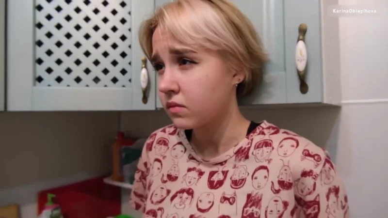 Сосед трахнул DollHole