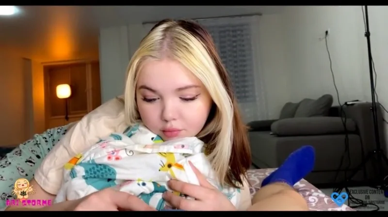 AriStorme дарит утренний минет сводному брату