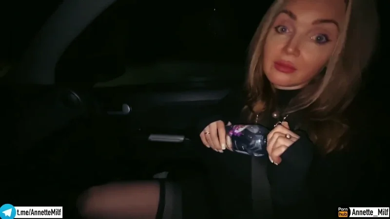 Мамка подружки отсосала и отдалась в машине